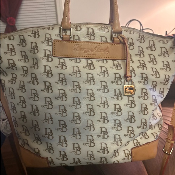 Dooney & Bourke Handbags - Dooney & Bourke Cream and Tan Signature Tote Bag
